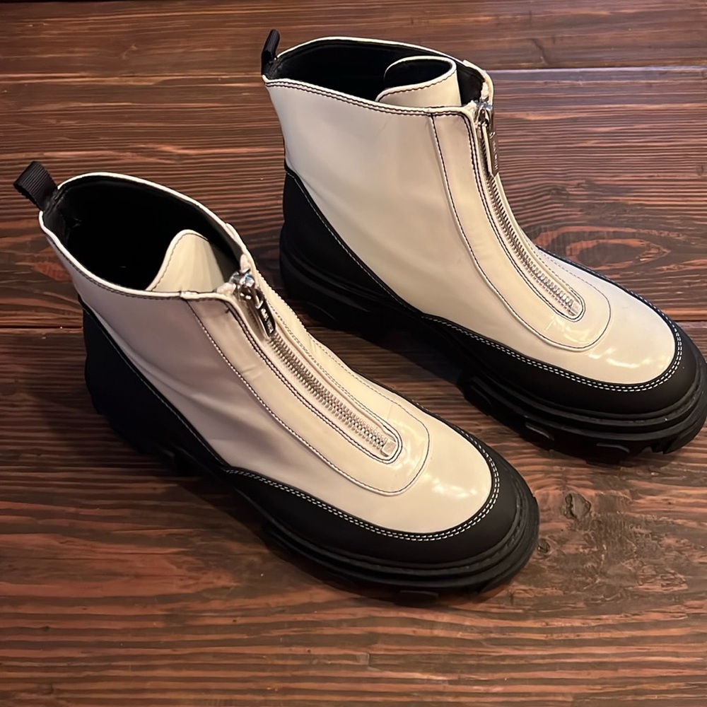 Nine West Black and White Boot - 9M
